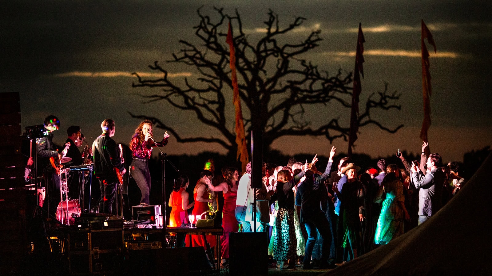 wedding guests dancing